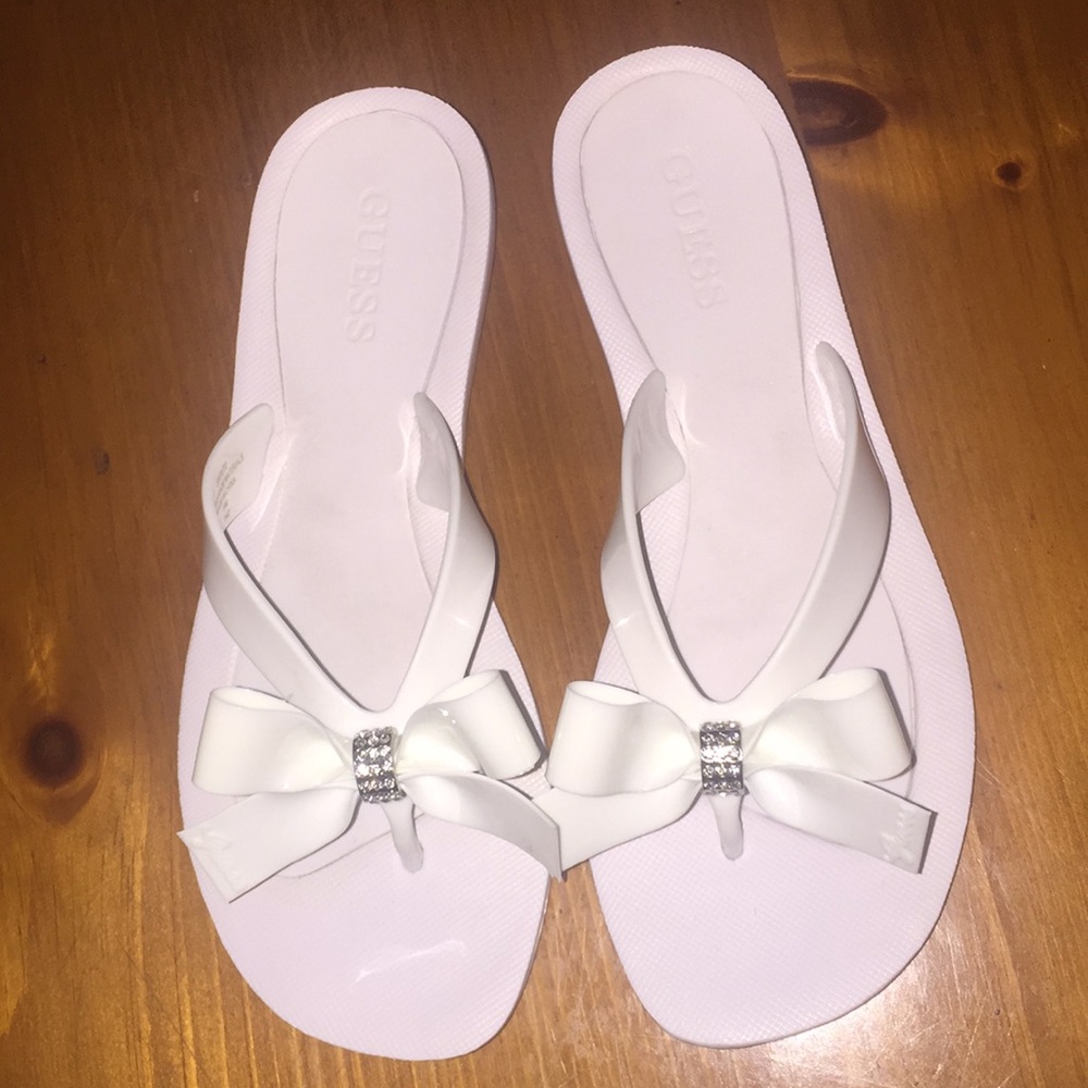 White. Multill Guess Shoes